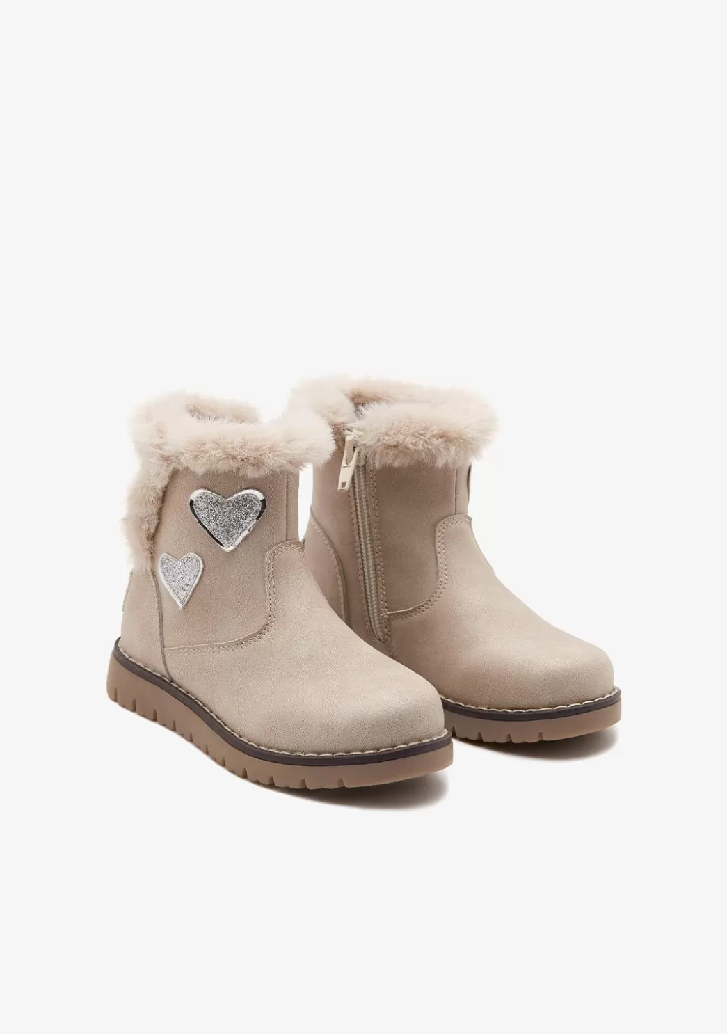 Shop Botas De Felpa Beige Con Corazones Botas | Botas